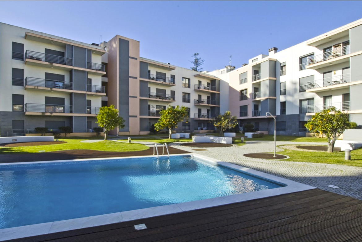 APARTAMENTO 2 QUARTOS EM BENFICA COM PISCINA E JARDIM