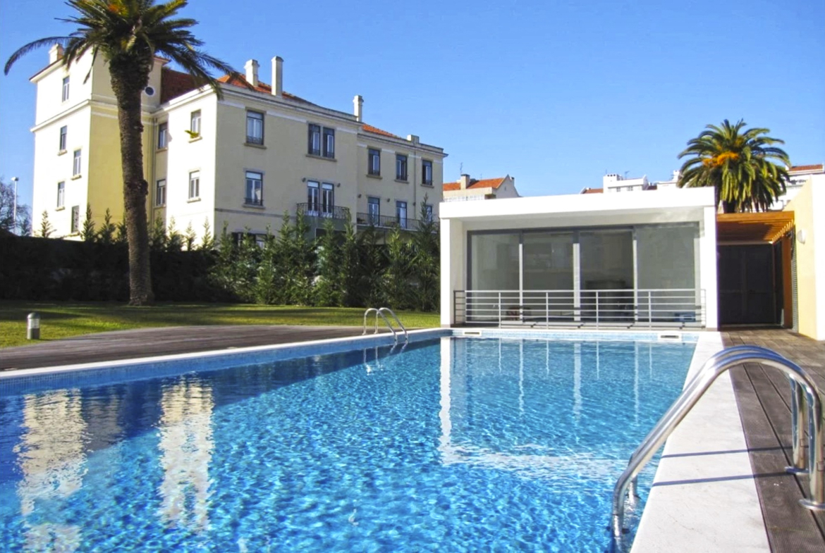APARTAMENTO 2 QUARTOS EM BENFICA COM PISCINA E JARDIM
