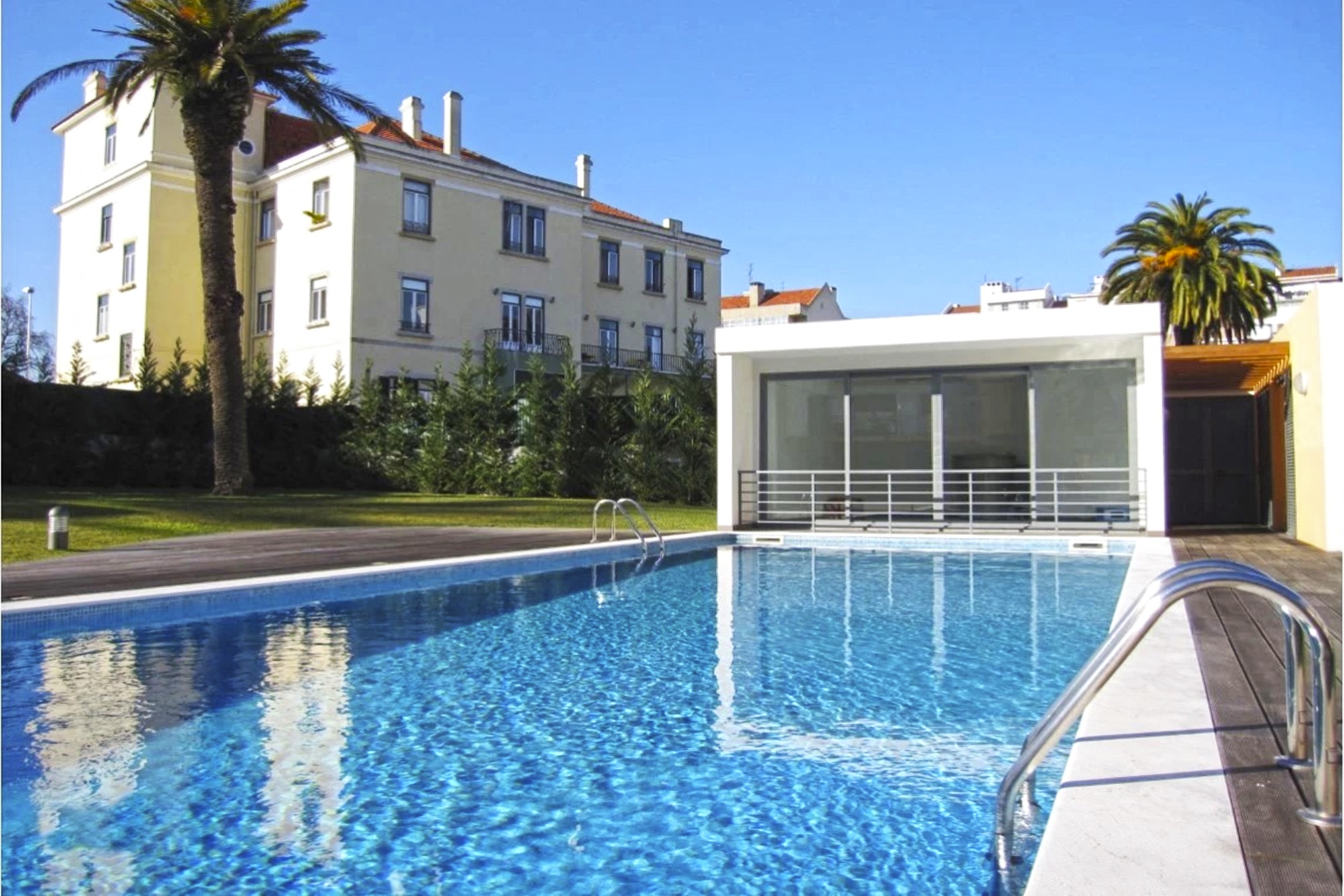 25 APARTAMENTO 2 QUARTOS EM BENFICA COM PISCINA E JARDIM