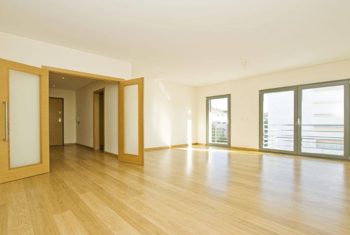 APARTAMENTO 2 QUARTOS EM BENFICA COM PISCINA E JARDIM