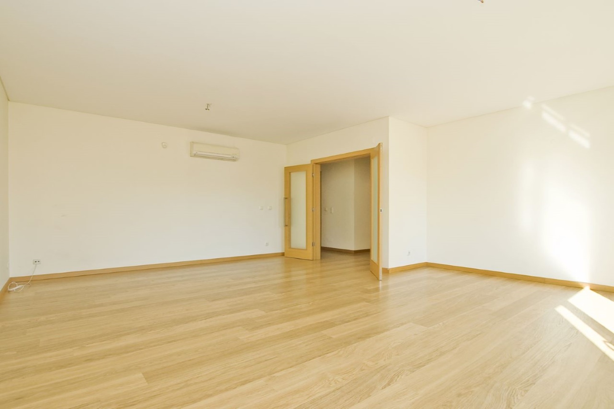 6 APARTAMENTO 2 QUARTOS EM BENFICA COM PISCINA E JARDIM