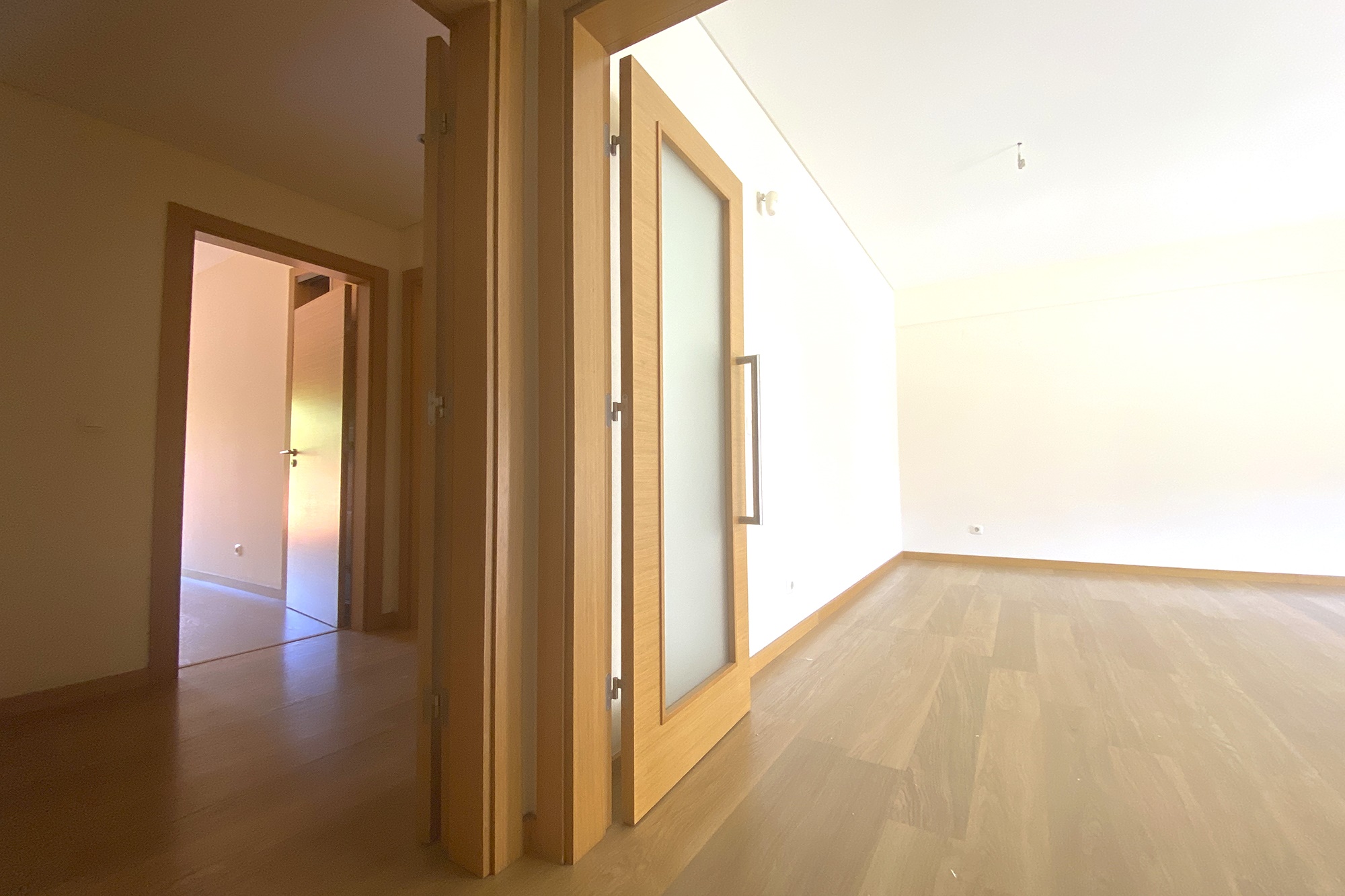 8 APARTAMENTO 2 QUARTOS EM BENFICA COM PISCINA E JARDIM