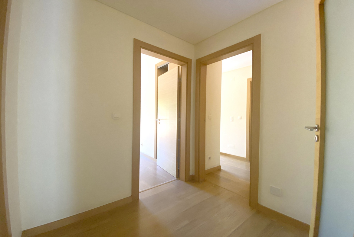 APARTAMENTO 2 QUARTOS EM BENFICA COM PISCINA E JARDIM