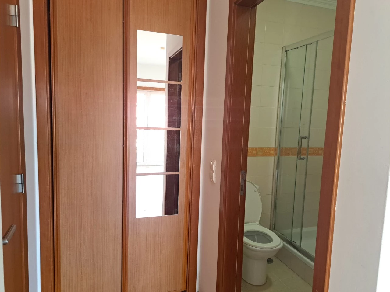 armario_quarto APARTAMENTO COM VISTA SOBRE A CIDADE DE CALDAS DA RAINHA