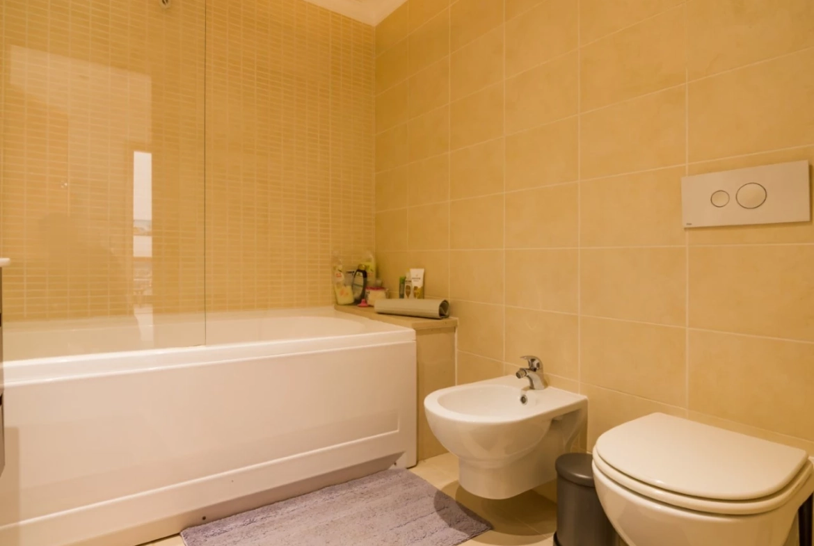 APARTAMENTO NO BALEAL A APENAS 350 METROS DO MAR