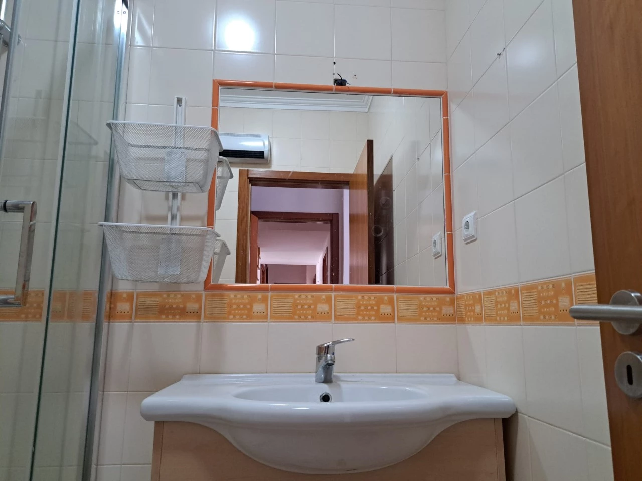 banheiro APARTAMENTO COM VISTA SOBRE A CIDADE DE CALDAS DA RAINHA