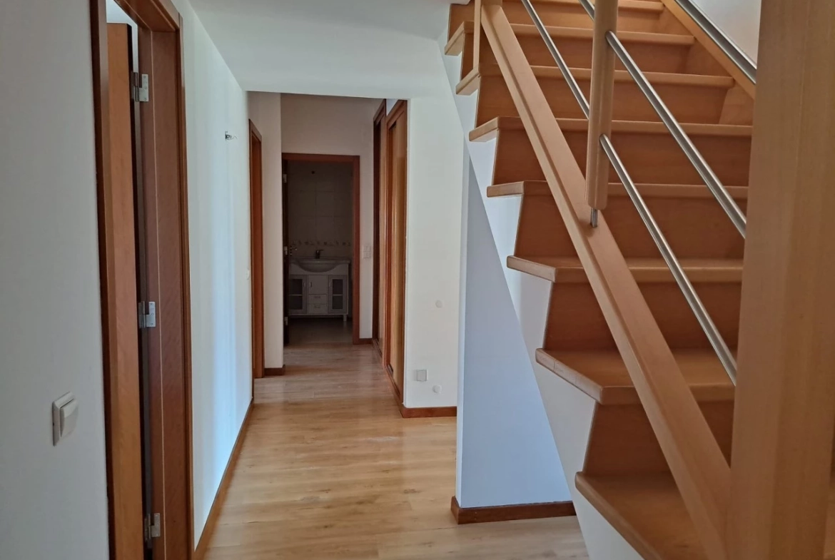 APARTAMENTO COM VISTA SOBRE A CIDADE DE CALDAS DA RAINHA