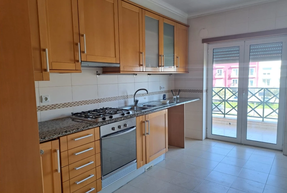 APARTAMENTO COM VISTA SOBRE A CIDADE DE CALDAS DA RAINHA