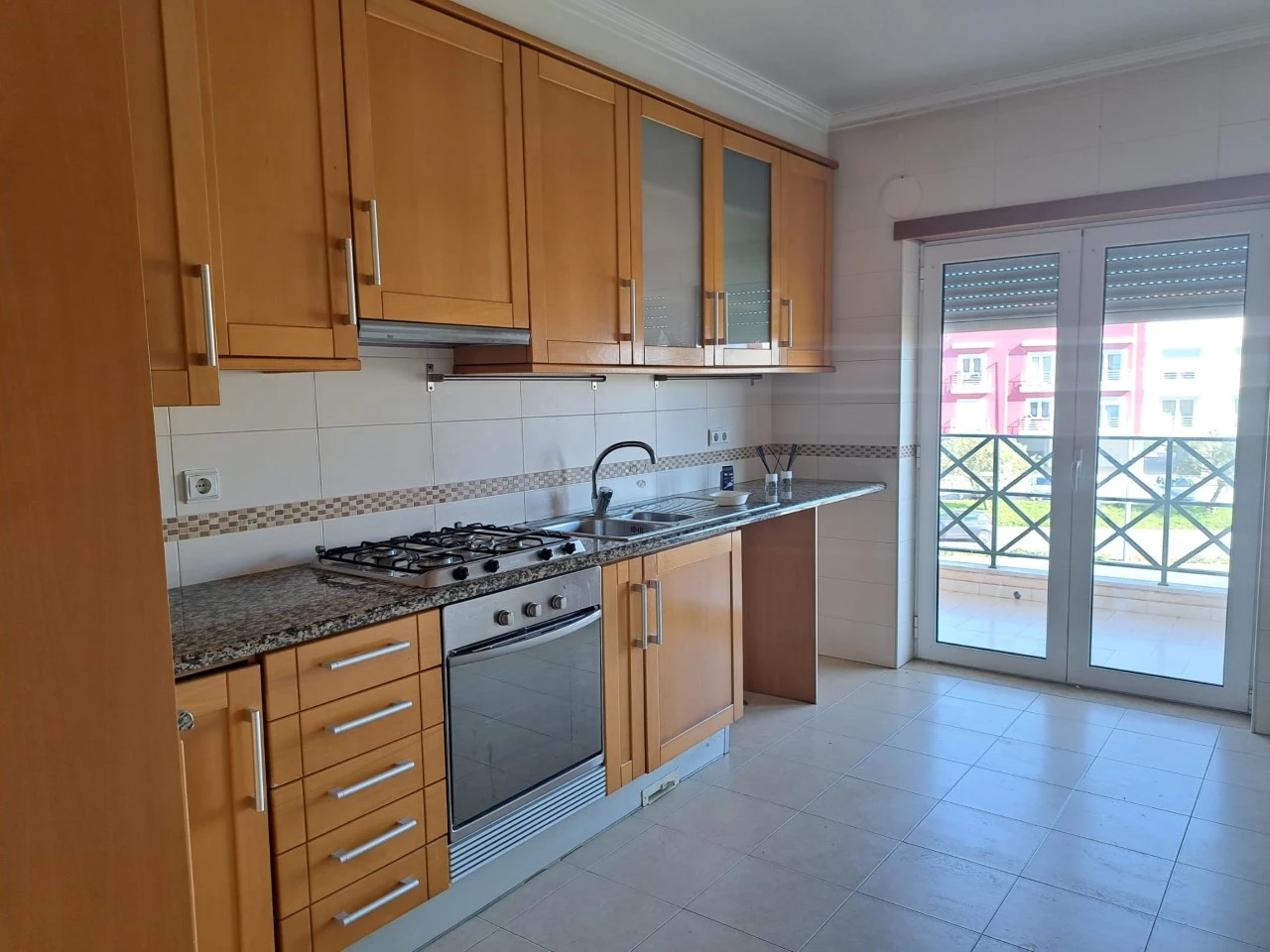 cozinha APARTAMENTO COM VISTA SOBRE A CIDADE DE CALDAS DA RAINHA
