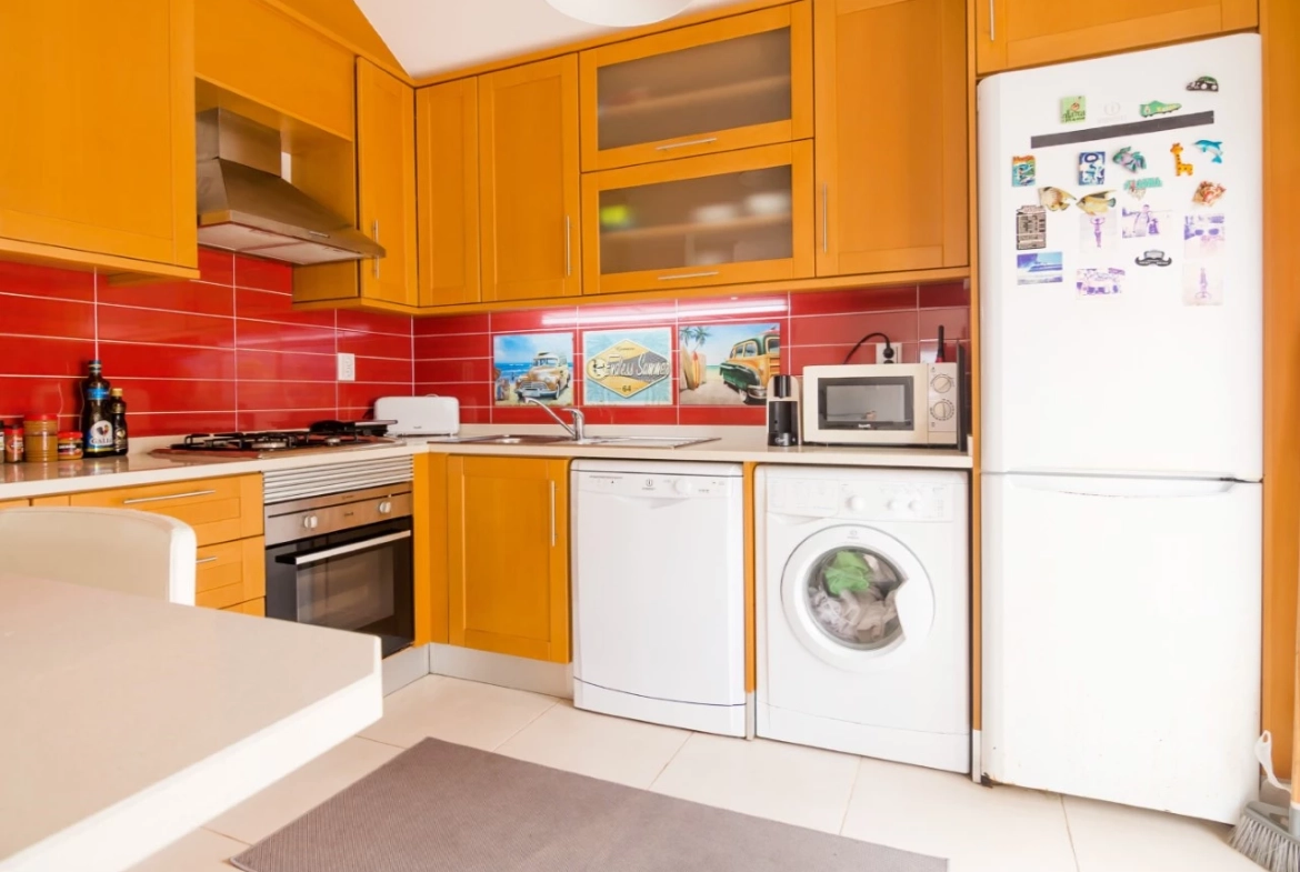 APARTAMENTO NO BALEAL A APENAS 350 METROS DO MAR