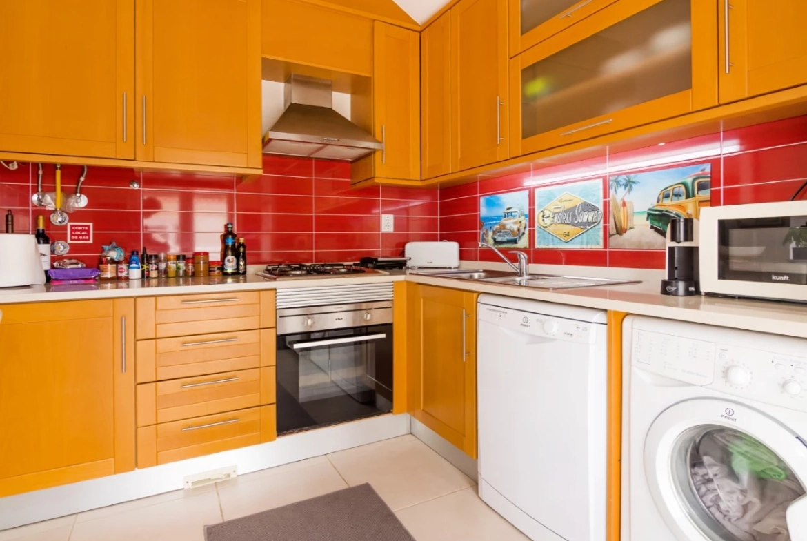APARTAMENTO NO BALEAL A APENAS 350 METROS DO MAR