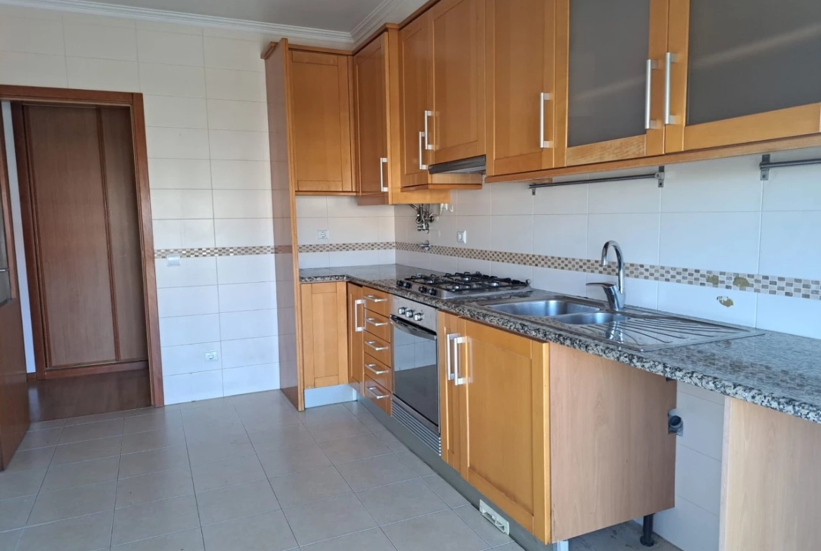 APARTAMENTO COM VISTA SOBRE A CIDADE DE CALDAS DA RAINHA