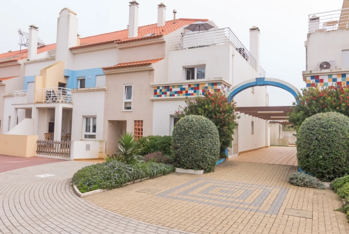 APARTAMENTO NO BALEAL A APENAS 350 METROS DO MAR