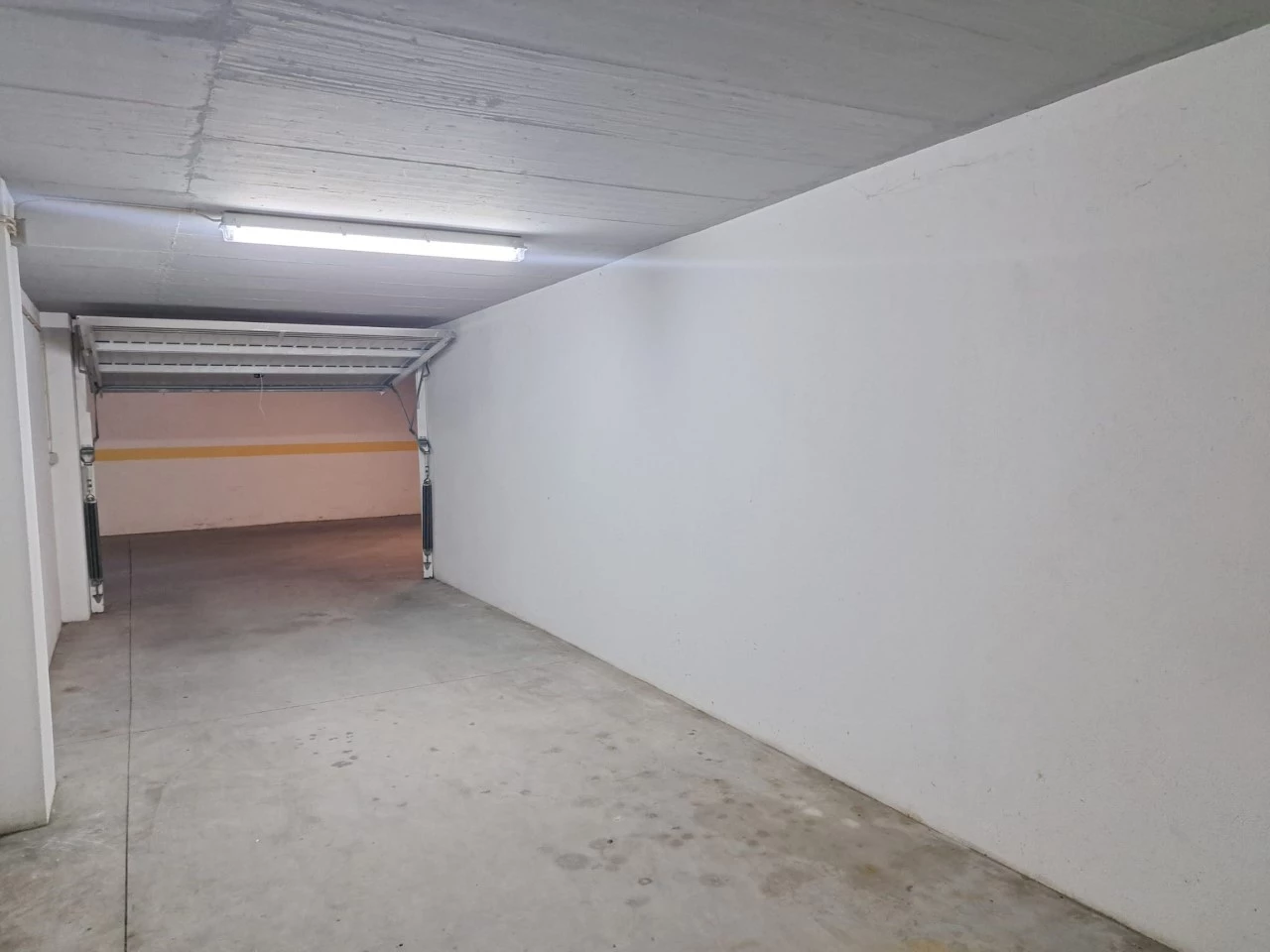 garagem2 APARTAMENTO COM VISTA SOBRE A CIDADE DE CALDAS DA RAINHA