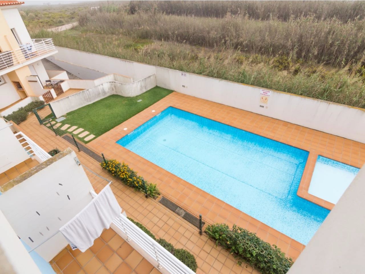 piscina APARTAMENTO NO BALEAL A APENAS 350 METROS DO MAR
