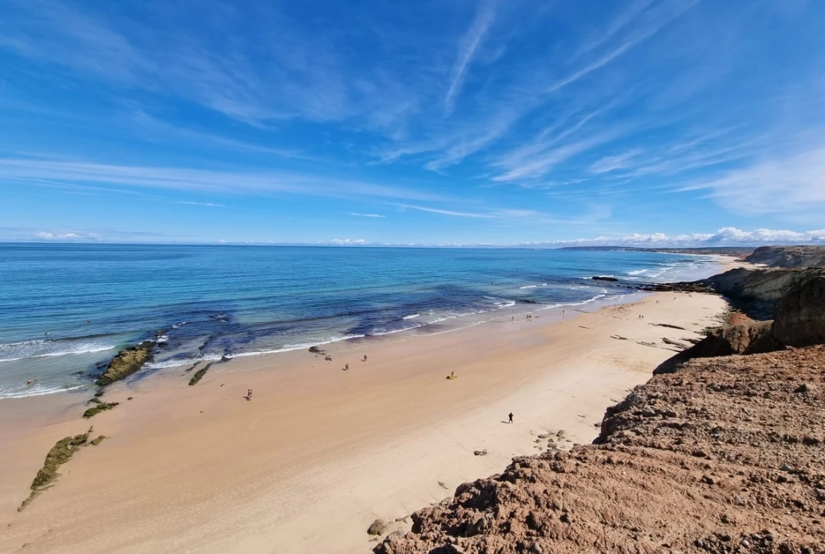 APARTAMENTO NO BALEAL A APENAS 350 METROS DO MAR