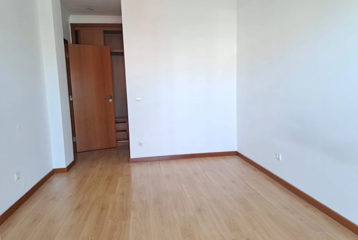 APARTAMENTO COM VISTA SOBRE A CIDADE DE CALDAS DA RAINHA