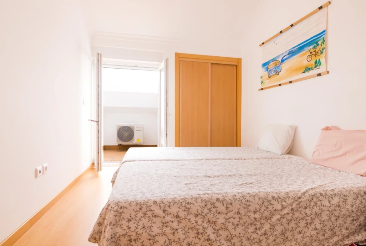 APARTAMENTO NO BALEAL A APENAS 350 METROS DO MAR