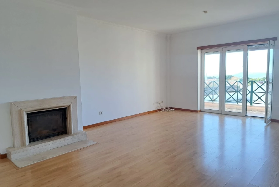 APARTAMENTO COM VISTA SOBRE A CIDADE DE CALDAS DA RAINHA