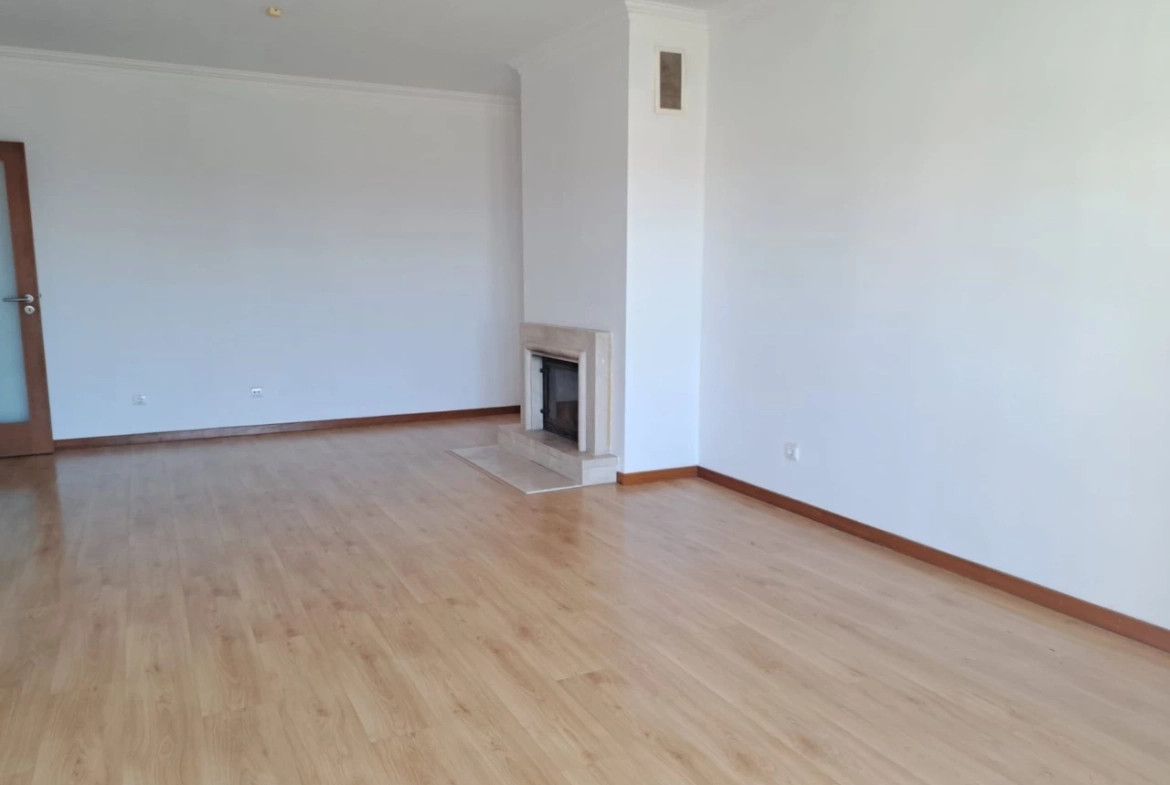 APARTAMENTO COM VISTA SOBRE A CIDADE DE CALDAS DA RAINHA