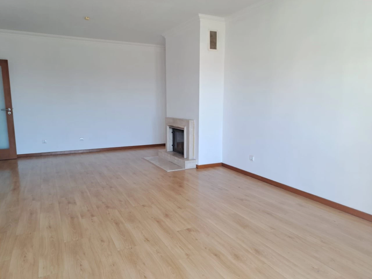 sala2 APARTAMENTO COM VISTA SOBRE A CIDADE DE CALDAS DA RAINHA