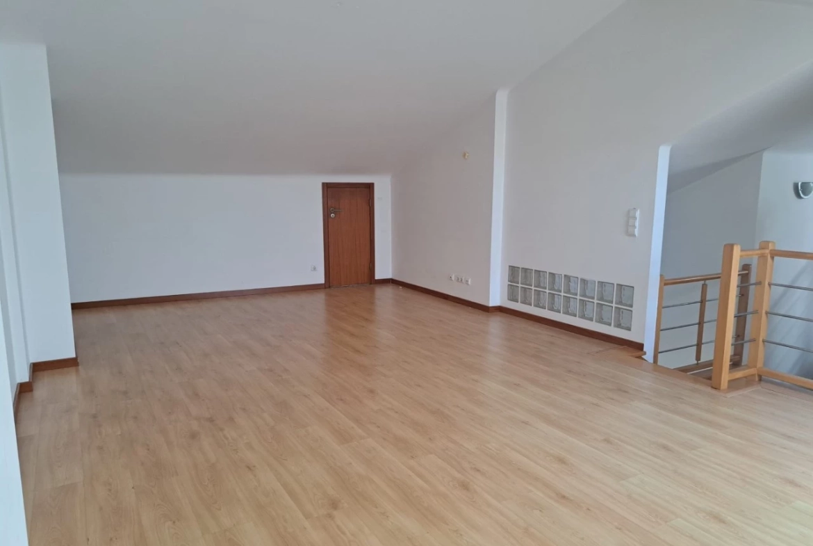 APARTAMENTO COM VISTA SOBRE A CIDADE DE CALDAS DA RAINHA