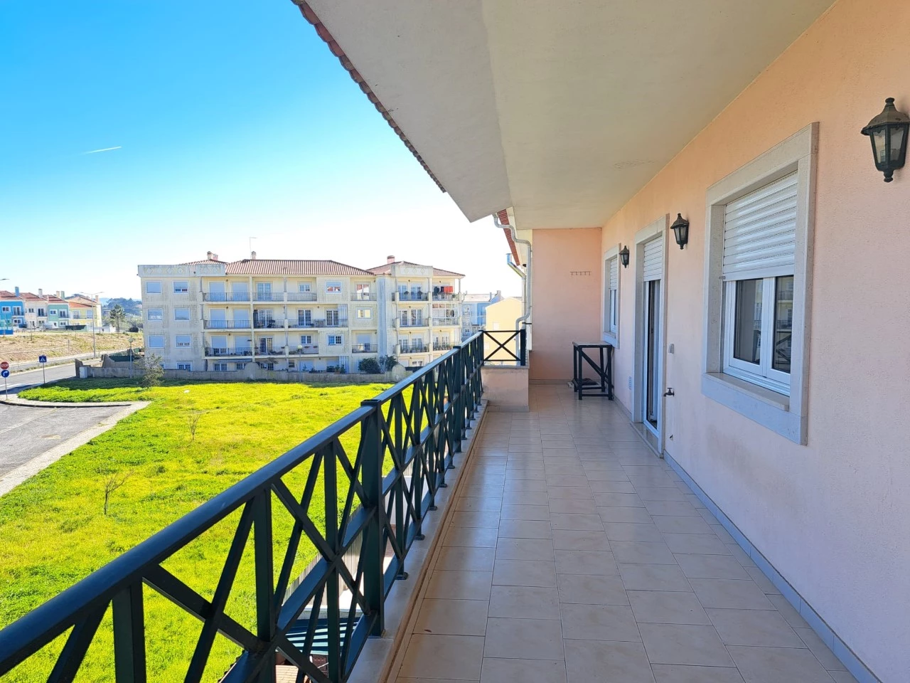 varanda2 APARTAMENTO COM VISTA SOBRE A CIDADE DE CALDAS DA RAINHA
