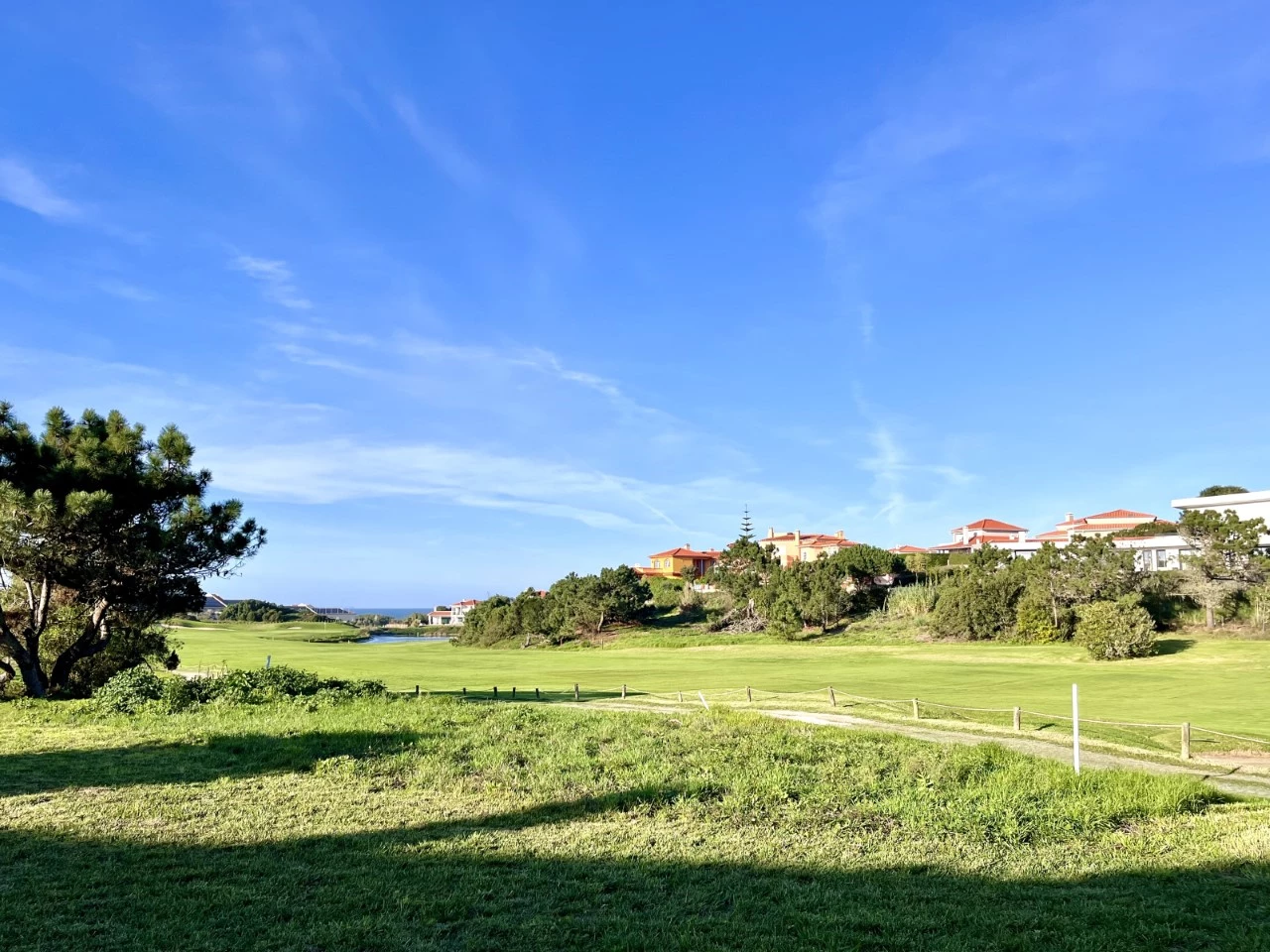 visão_campo-golfe MORADIA T3+1 NO PRAIA D’EL REY BEACH & GOLF RESORT – ÓBIDOS