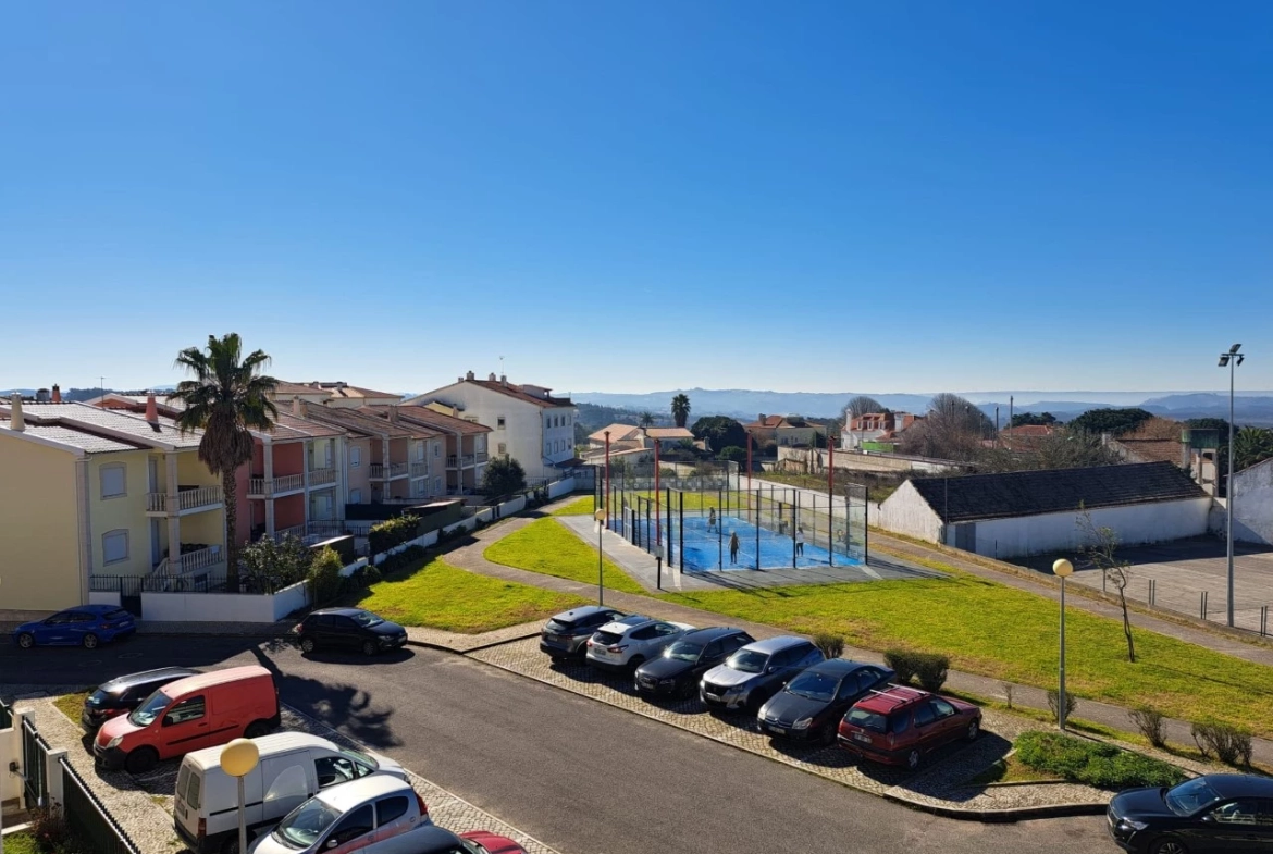 APARTAMENTO COM VISTA SOBRE A CIDADE DE CALDAS DA RAINHA