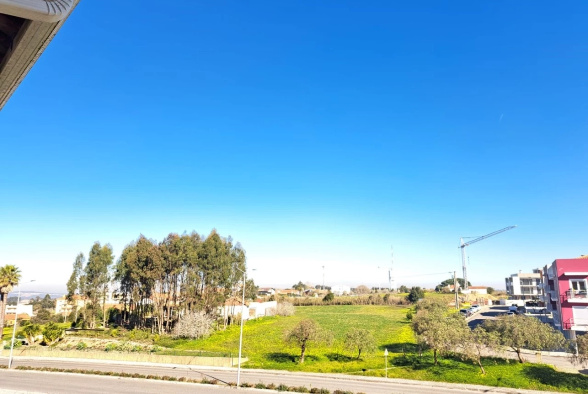 APARTAMENTO COM VISTA SOBRE A CIDADE DE CALDAS DA RAINHA
