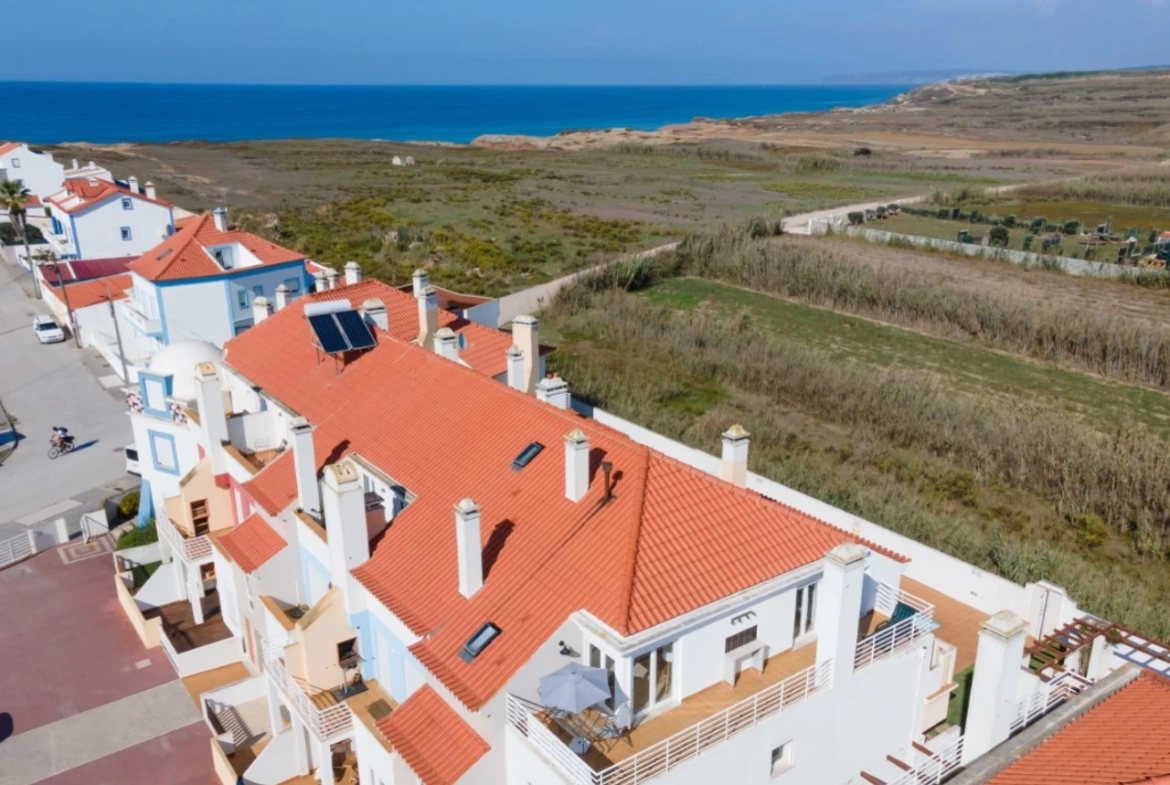 APARTAMENTO NO BALEAL A APENAS 350 METROS DO MAR