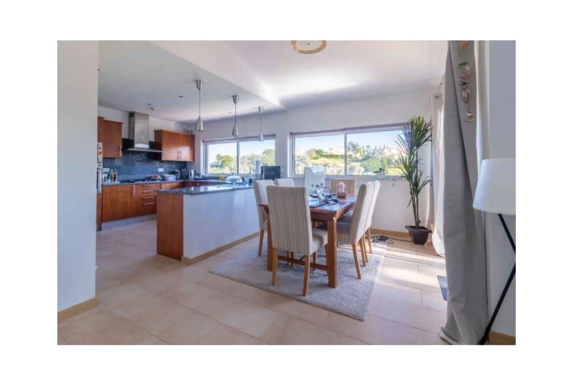 MORADIA COM PISCINA EM GOLFE RESORT- ALGARVE
