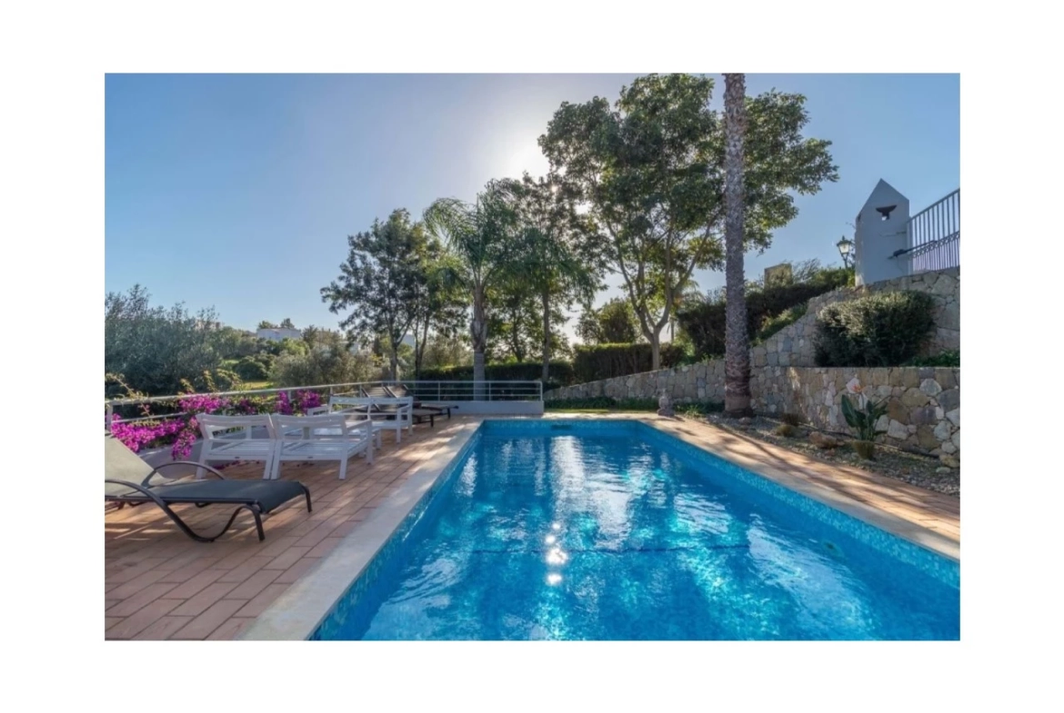 MORADIA COM PISCINA EM GOLFE RESORT- ALGARVE