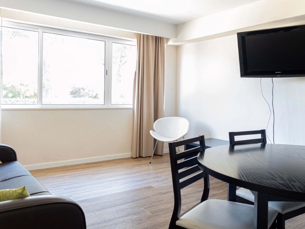 Sala APARTAMENTO A 2 MINUTOS DO MAR EM ALVOR – FARO
