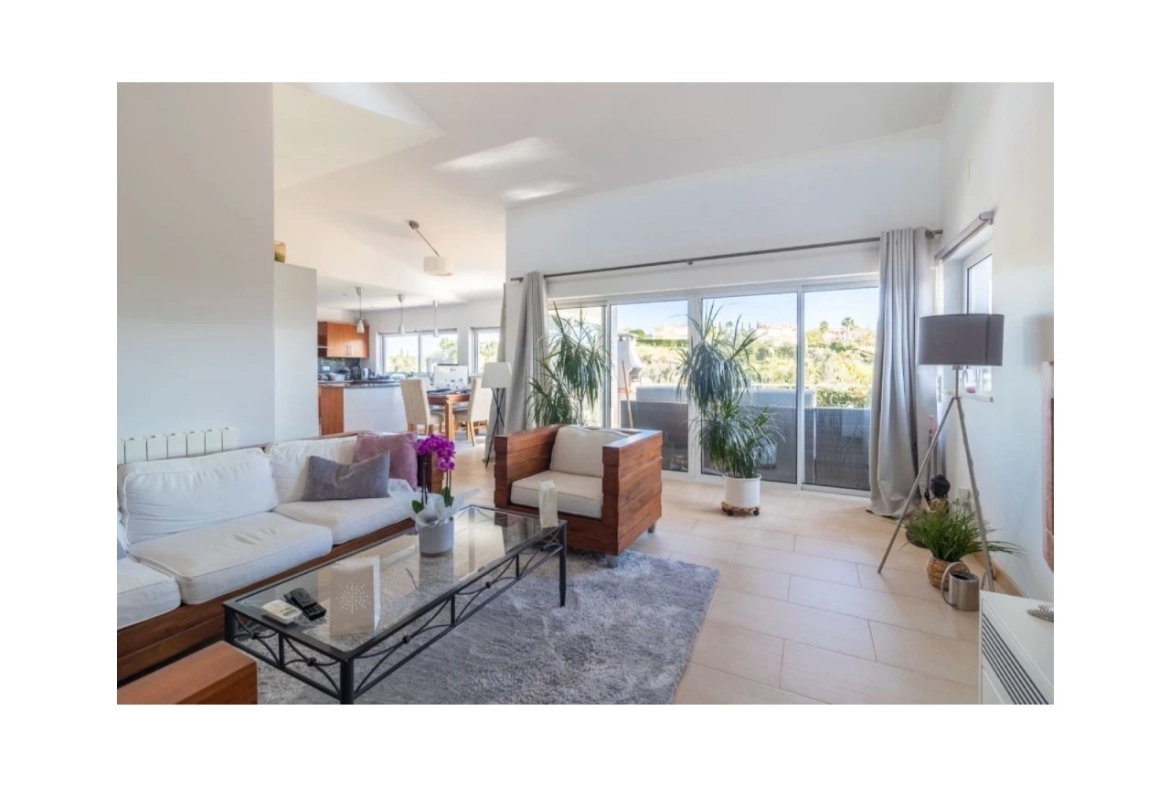 MORADIA COM PISCINA EM GOLFE RESORT- ALGARVE