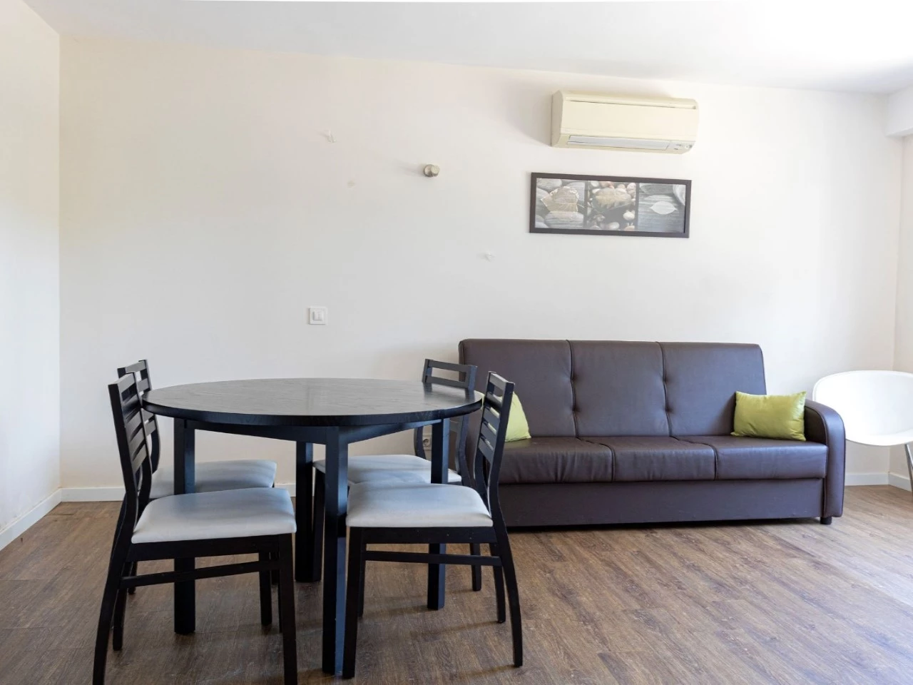 Sala2 APARTAMENTO A 2 MINUTOS DO MAR EM ALVOR – FARO