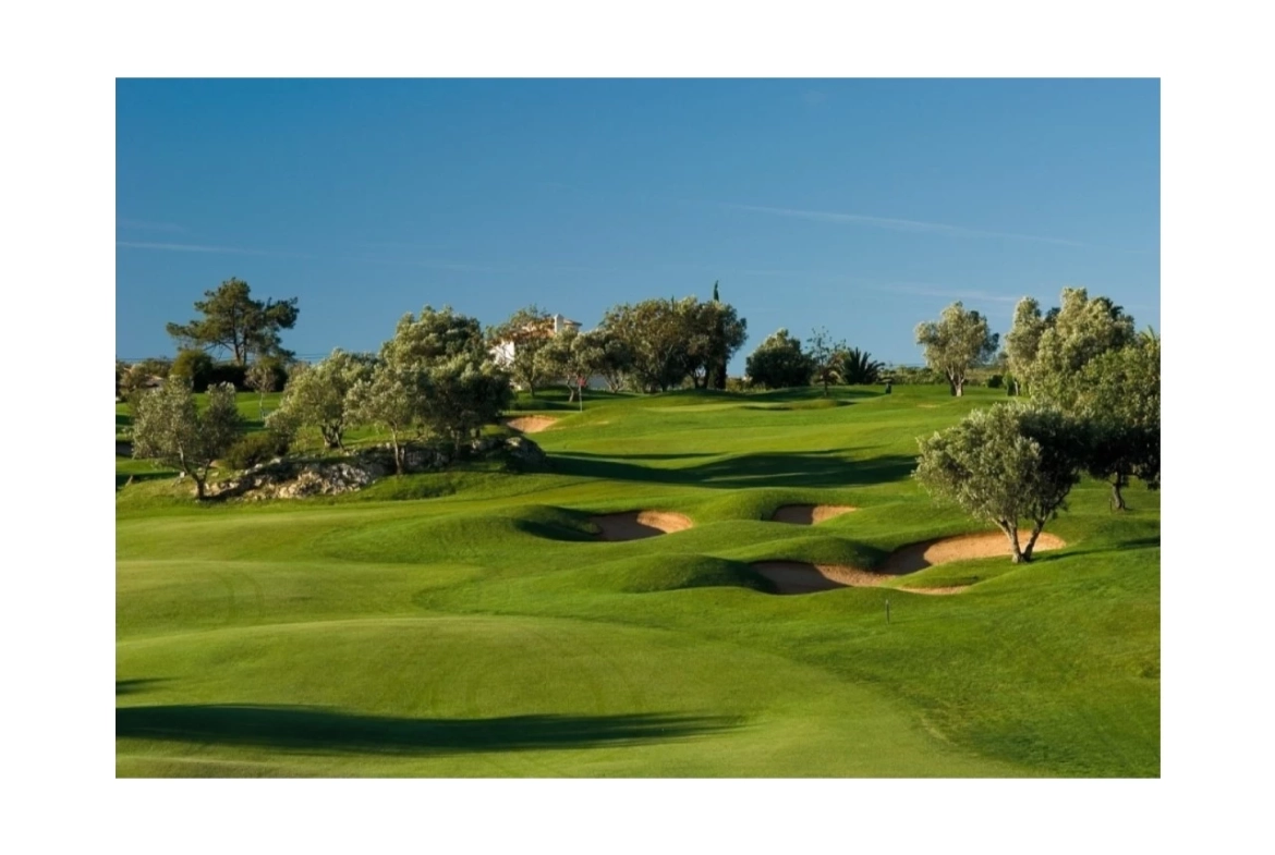 MORADIA COM PISCINA EM GOLFE RESORT- ALGARVE