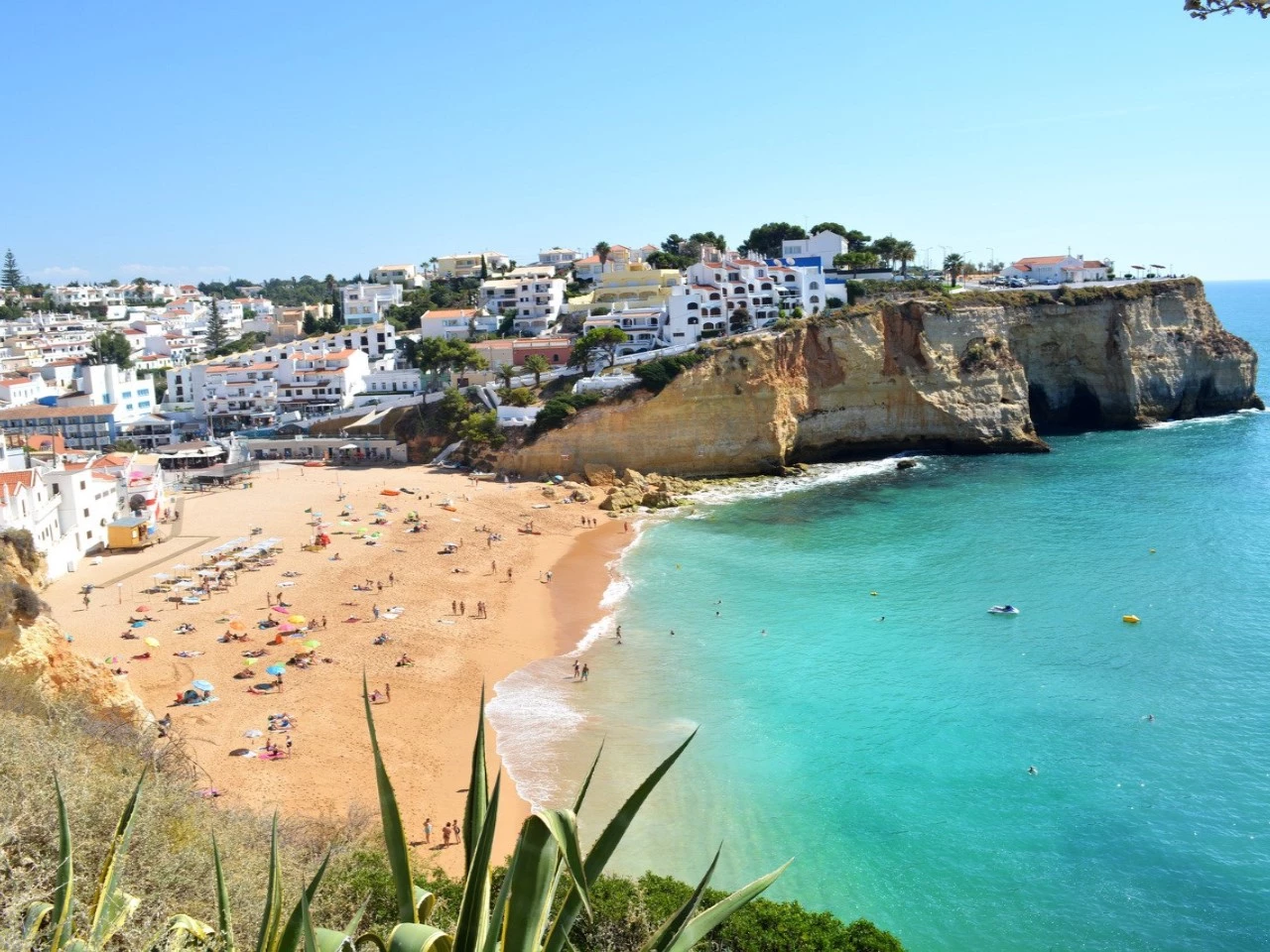 MORADIA COM PISCINA EM GOLFE RESORT- ALGARVE