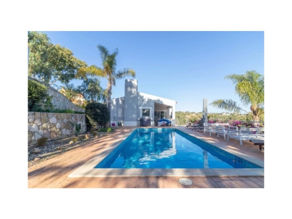 MORADIA COM PISCINA EM GOLFE RESORT- ALGARVE