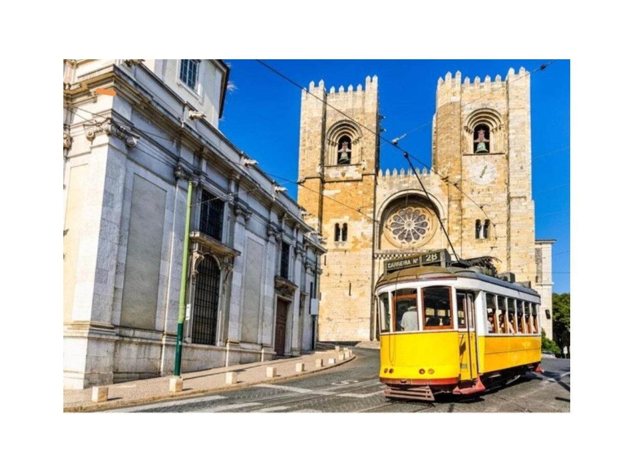 01_RUA APARTAMENTO COM 2 QUARTOS RENOVADO JUNTO A SÉ DE LISBOA