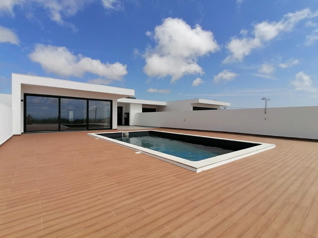 04-PISCINA2 MORADIA NOVA COM PISCINA E UMA FANTÁSTICA VISTA MAR E DO PÔR-DO-SOL NO HORIZONTE