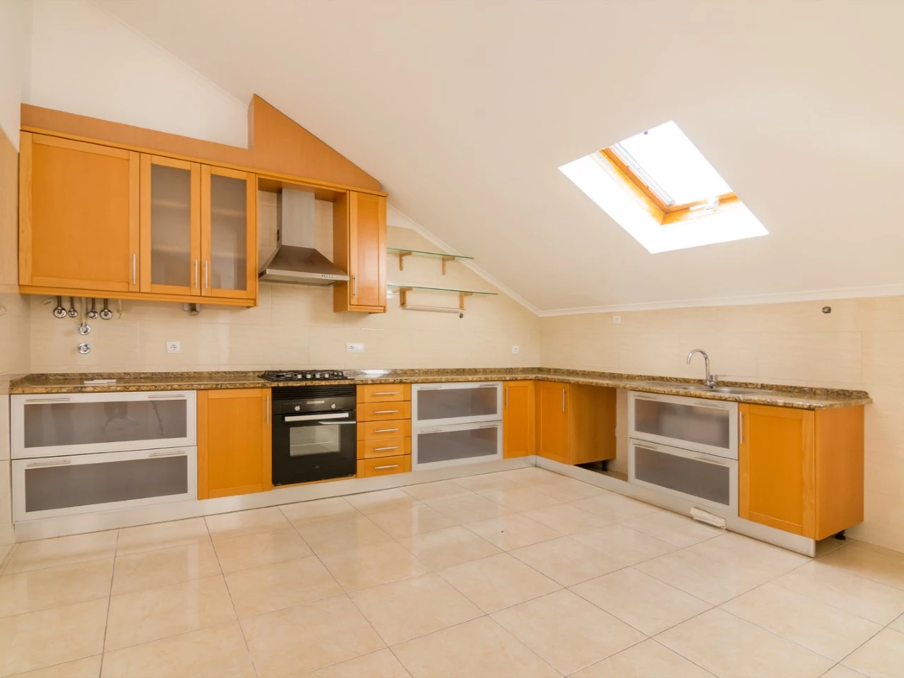 05ID78d27001-0000-0500-0000-000011f1d579 APARTAMENTO NO CENTRO DA LOURINHÃ