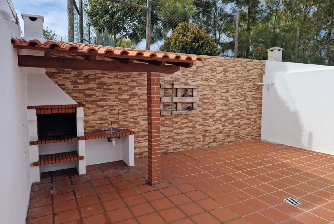 MORADIA DE 4 QUARTOS PERTO DAS PRAIAS – LOURINHÃ