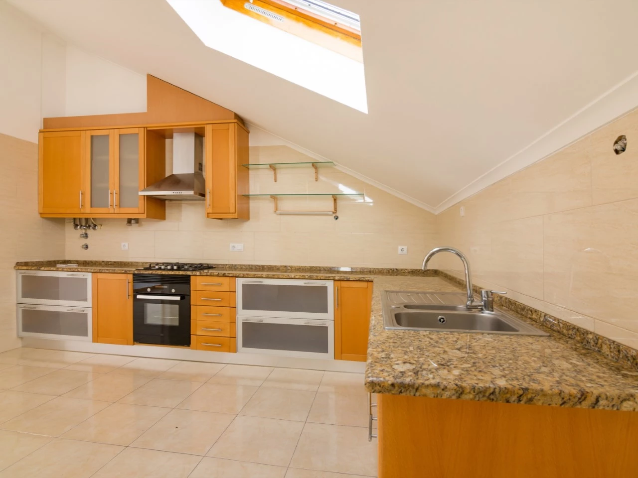 07ID78d27001-0000-0500-0000-000011f1d57a APARTAMENTO NO CENTRO DA LOURINHÃ