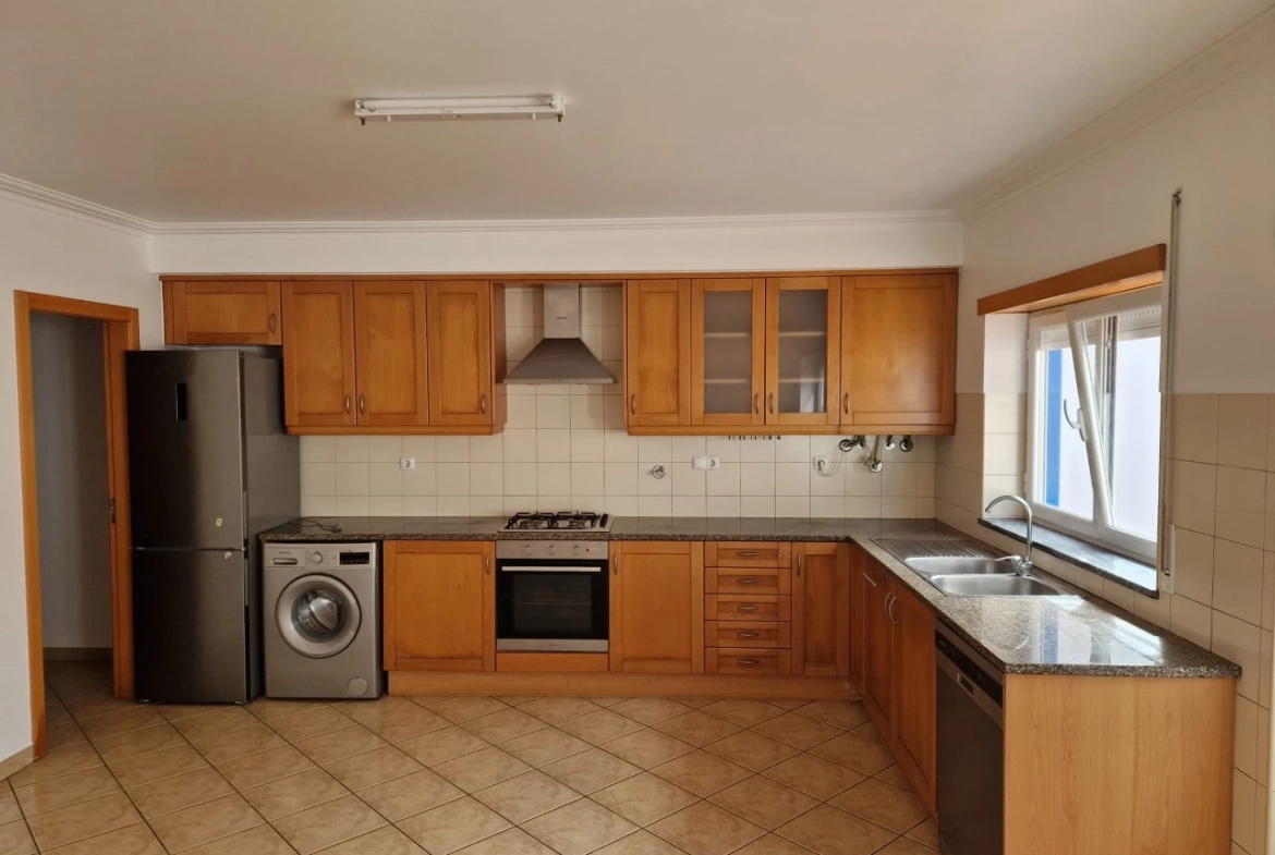 MORADIA DE 4 QUARTOS PERTO DAS PRAIAS – LOURINHÃ