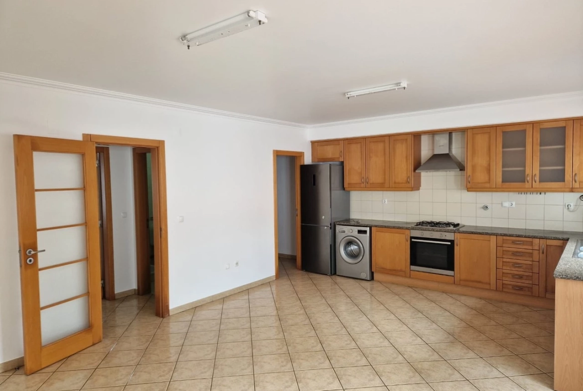 MORADIA DE 4 QUARTOS PERTO DAS PRAIAS – LOURINHÃ
