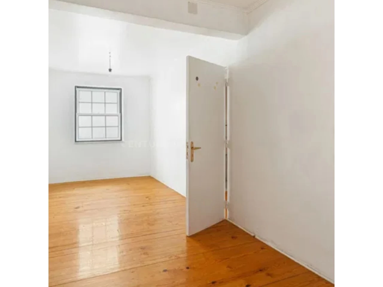 APARTAMENTO COM 2 QUARTOS RENOVADO JUNTO A SÉ DE LISBOA