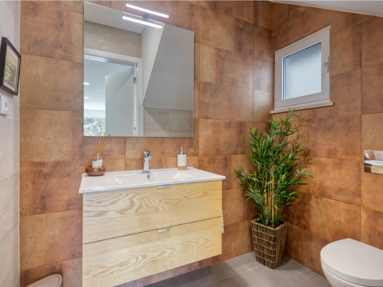09-casadebanho MORADIA CONTEMPORÂNEA A 10 MINUTOS A PÉ DA PRAIA DE SALIR DO PORTO