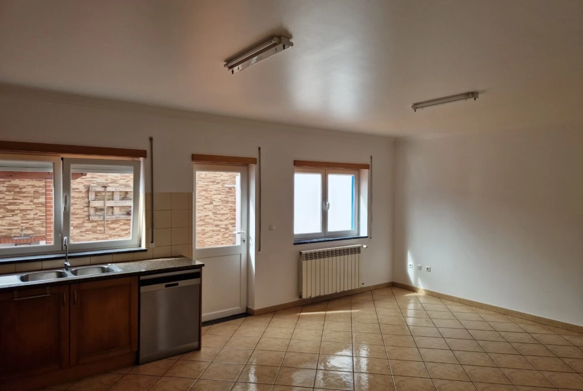 MORADIA DE 4 QUARTOS PERTO DAS PRAIAS – LOURINHÃ