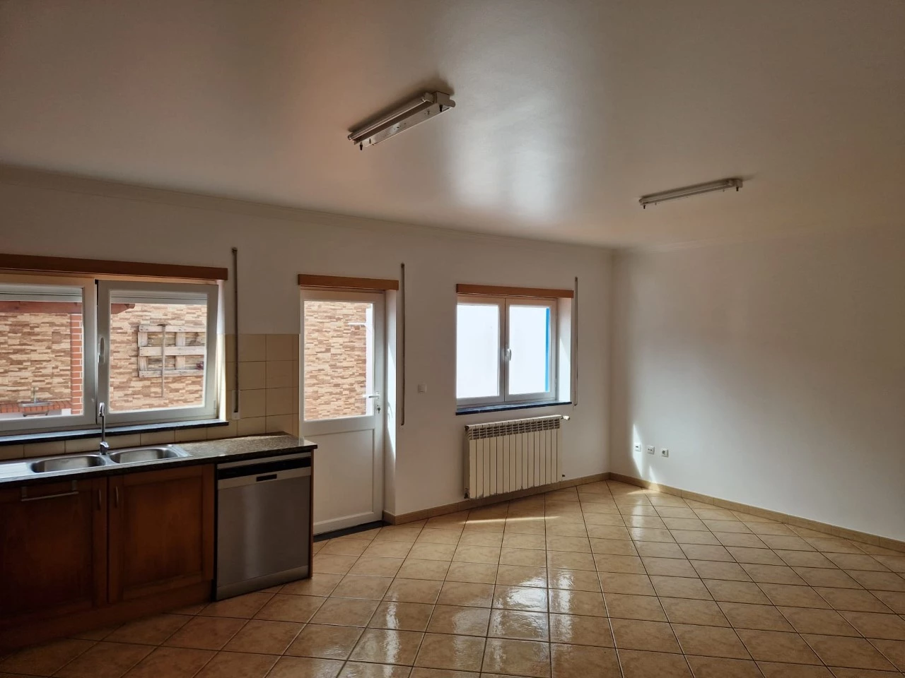 10IDa76e7101-0000-0500-0000-000011f19f77 MORADIA DE 4 QUARTOS PERTO DAS PRAIAS – LOURINHÃ
